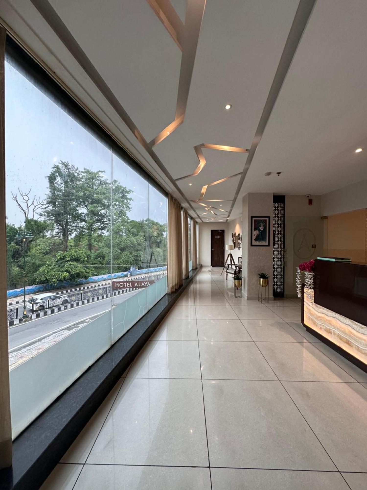 Hotel Alaya Dehradun Esterno foto
