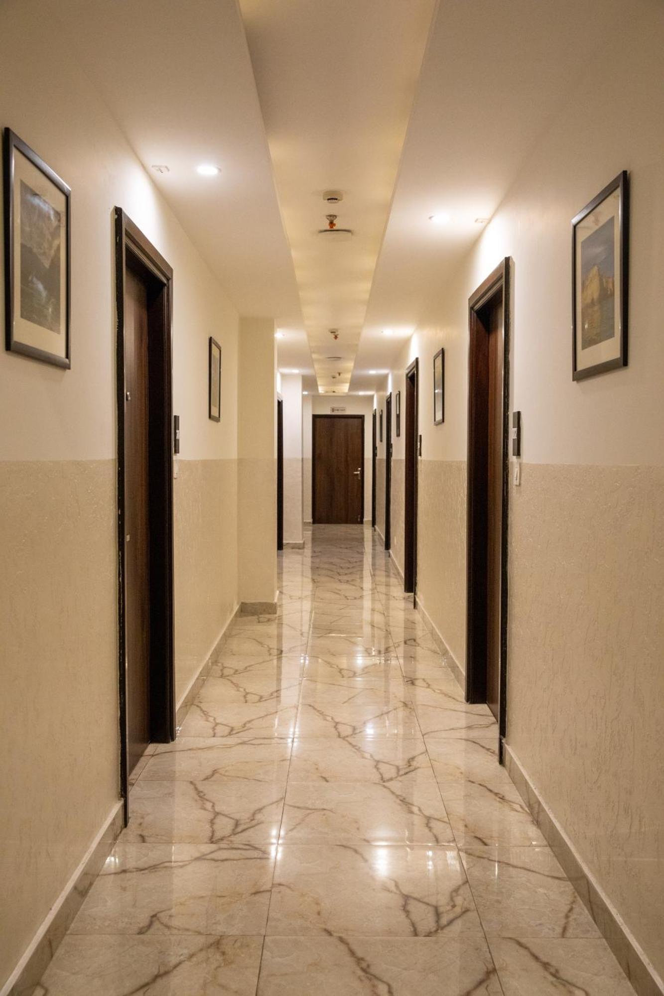 Hotel Alaya Dehradun Esterno foto