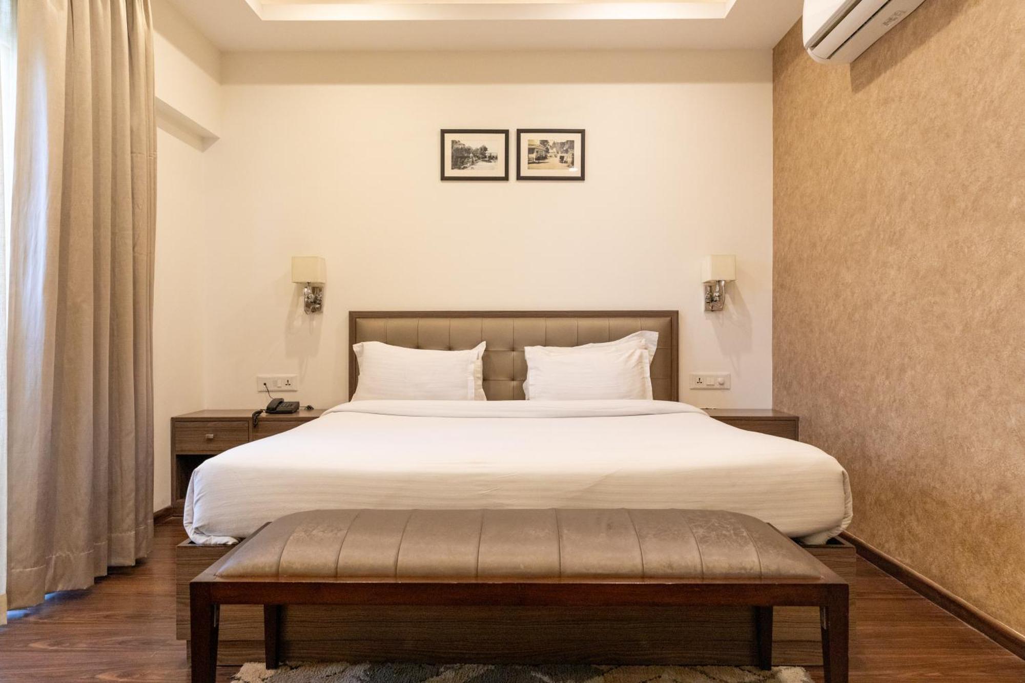 Hotel Alaya Dehradun Esterno foto