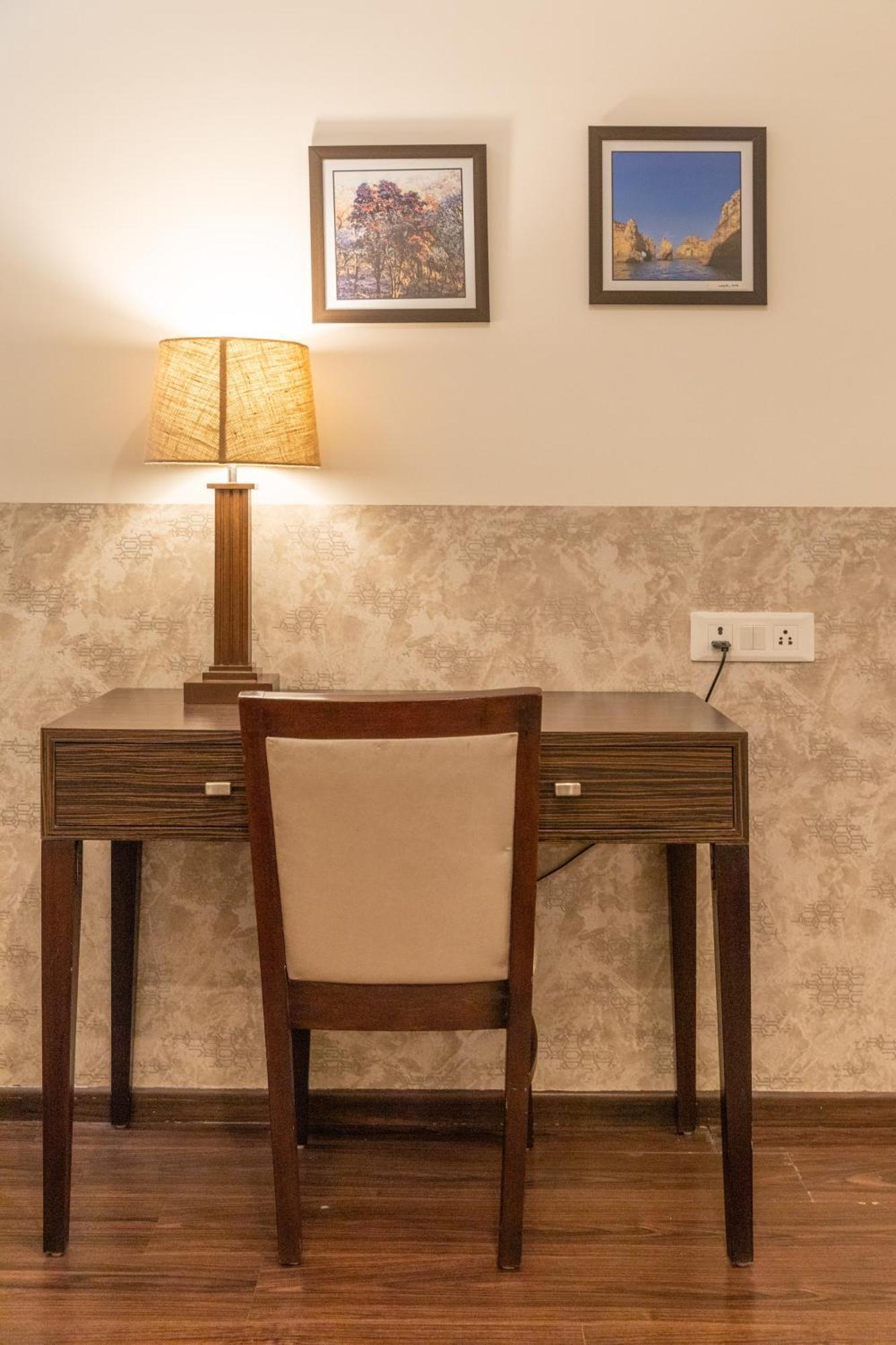 Hotel Alaya Dehradun Esterno foto